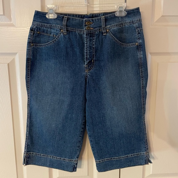 Bandolino Blu, Capris, Blue Jeans, Pockets, Rivets, Stretch, Size 12 - Picture 1 of 15